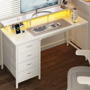 مكتب كمبيوتر مع منافذ طاقة ومصابيح إضاءة